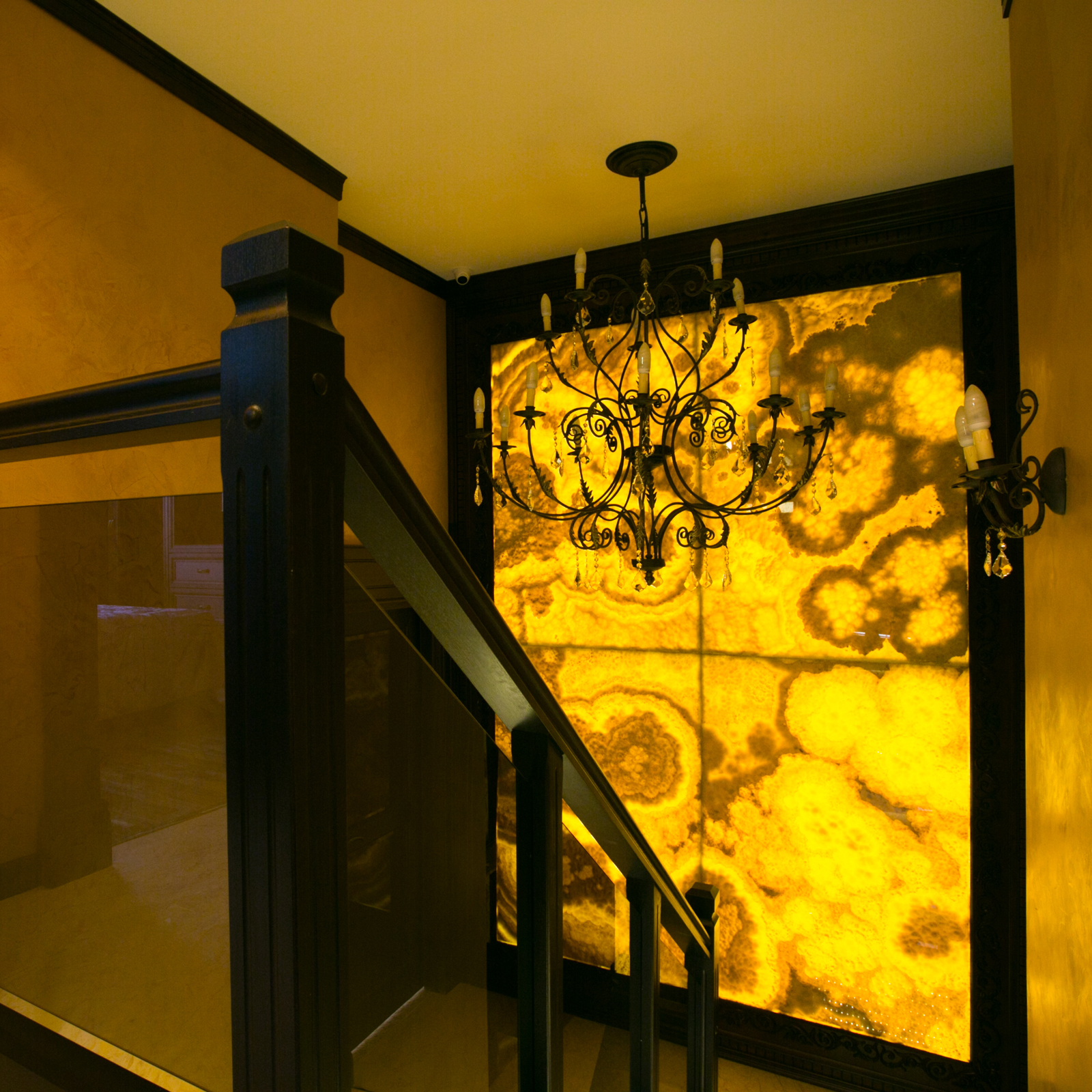 Панно из оникса